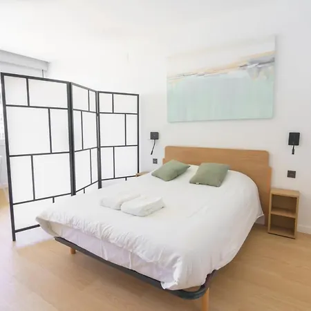 Apartamento Moderno Con Parking Gratuito F26 *
